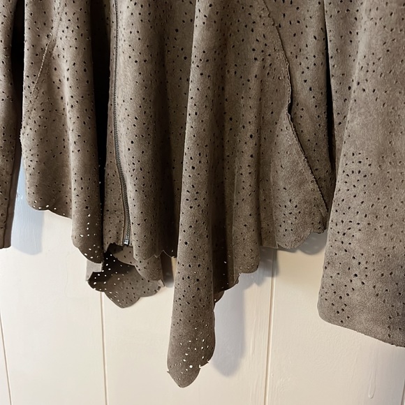 Authentic BCBG MaxAzria Faux Mocha Suede Jacket. - Picture 6 of 13